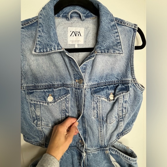 Zara Bloggers Favorite Cut Out
Sleeveless Denim Distressed Jumpsuit Size Medium - Picture 12 of 16